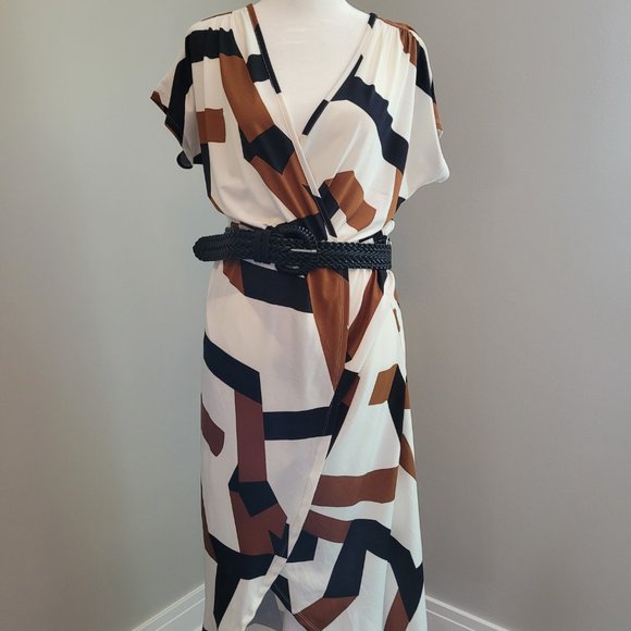 VENUS Dresses & Skirts - Venus V- neck Wrap Style Dress